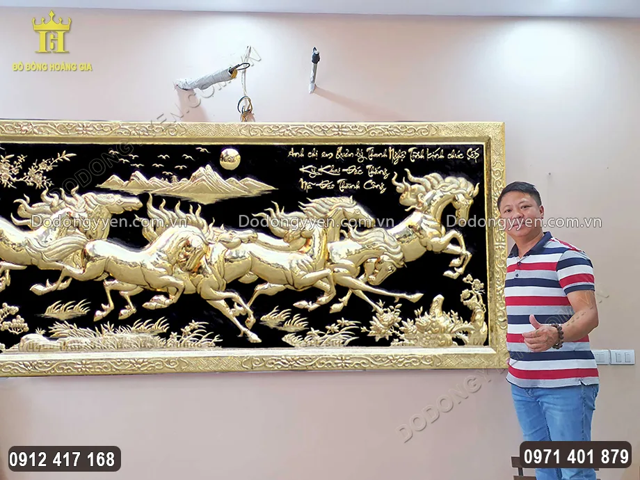 Từng họa tiết hoa văn được chạm th&uacute;c nổi sắc n&eacute;t